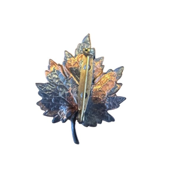 Antique Maple Leaf Brooch Pin Vintage Design Brass & Pewter Finish - Picture 2 of 2